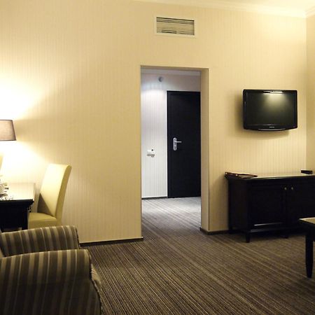 Hotel Optima Collection Jytomyr Extérieur photo