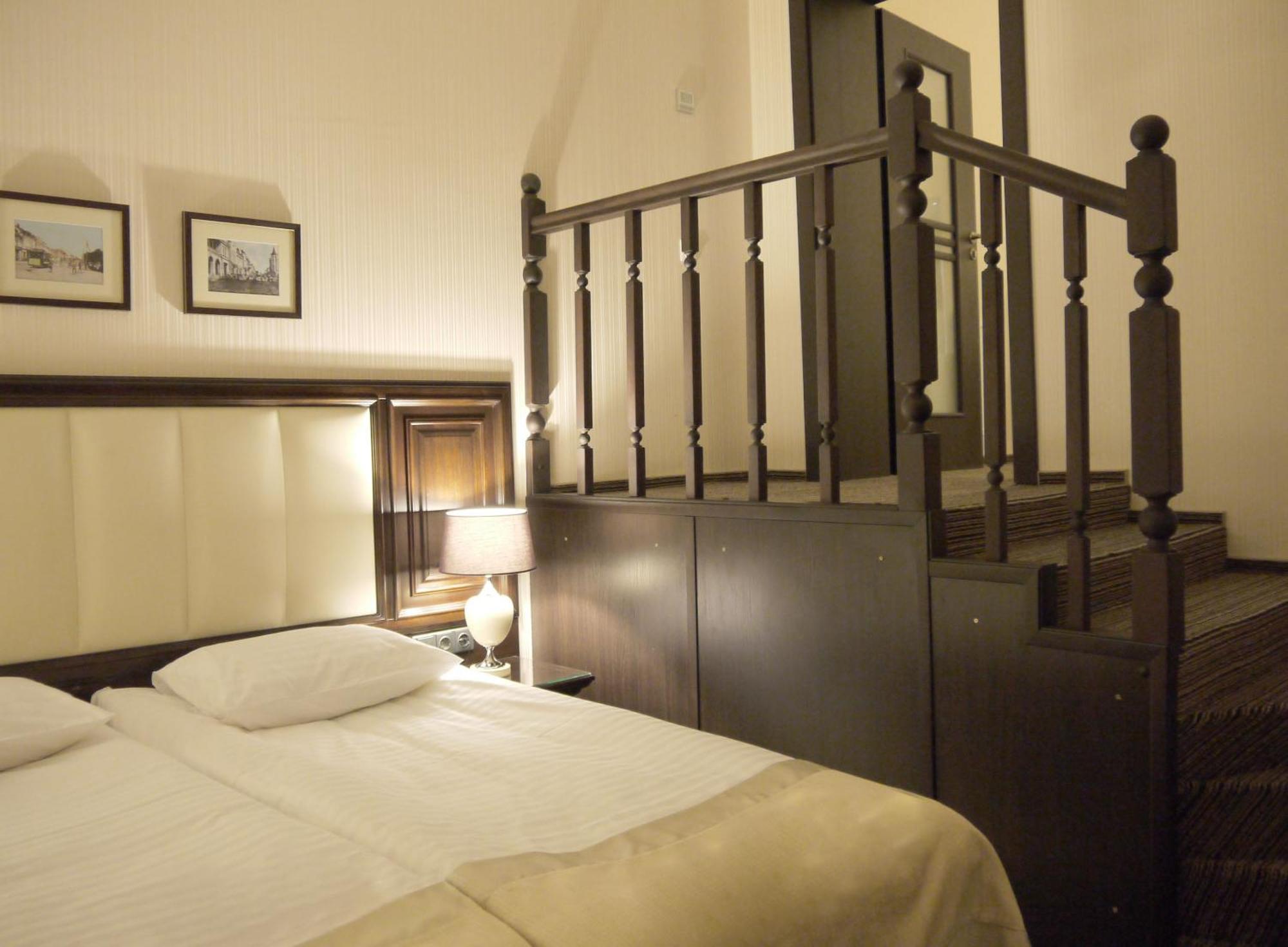 Hotel Optima Collection Jytomyr Extérieur photo