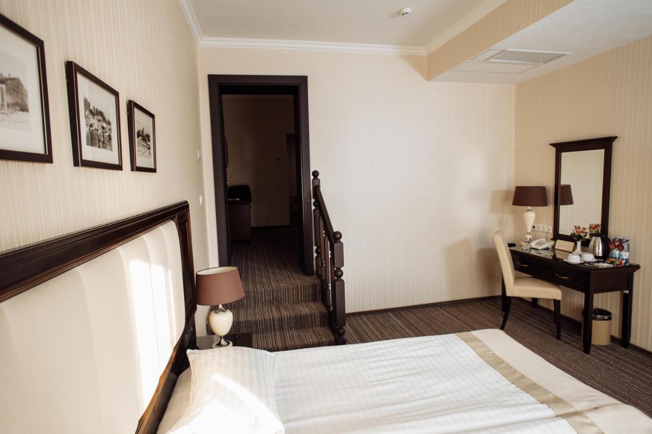 Hotel Optima Collection Jytomyr Extérieur photo