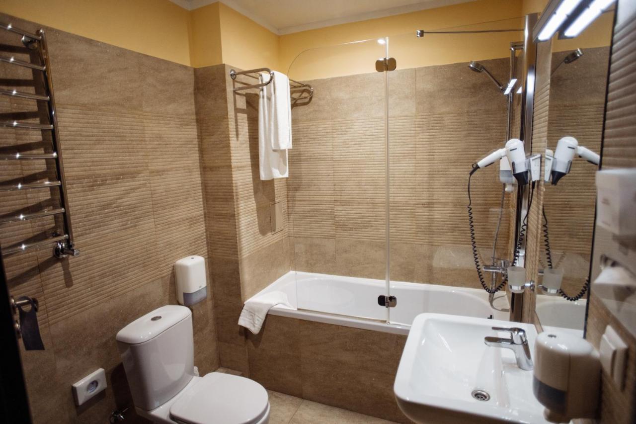Hotel Optima Collection Jytomyr Extérieur photo