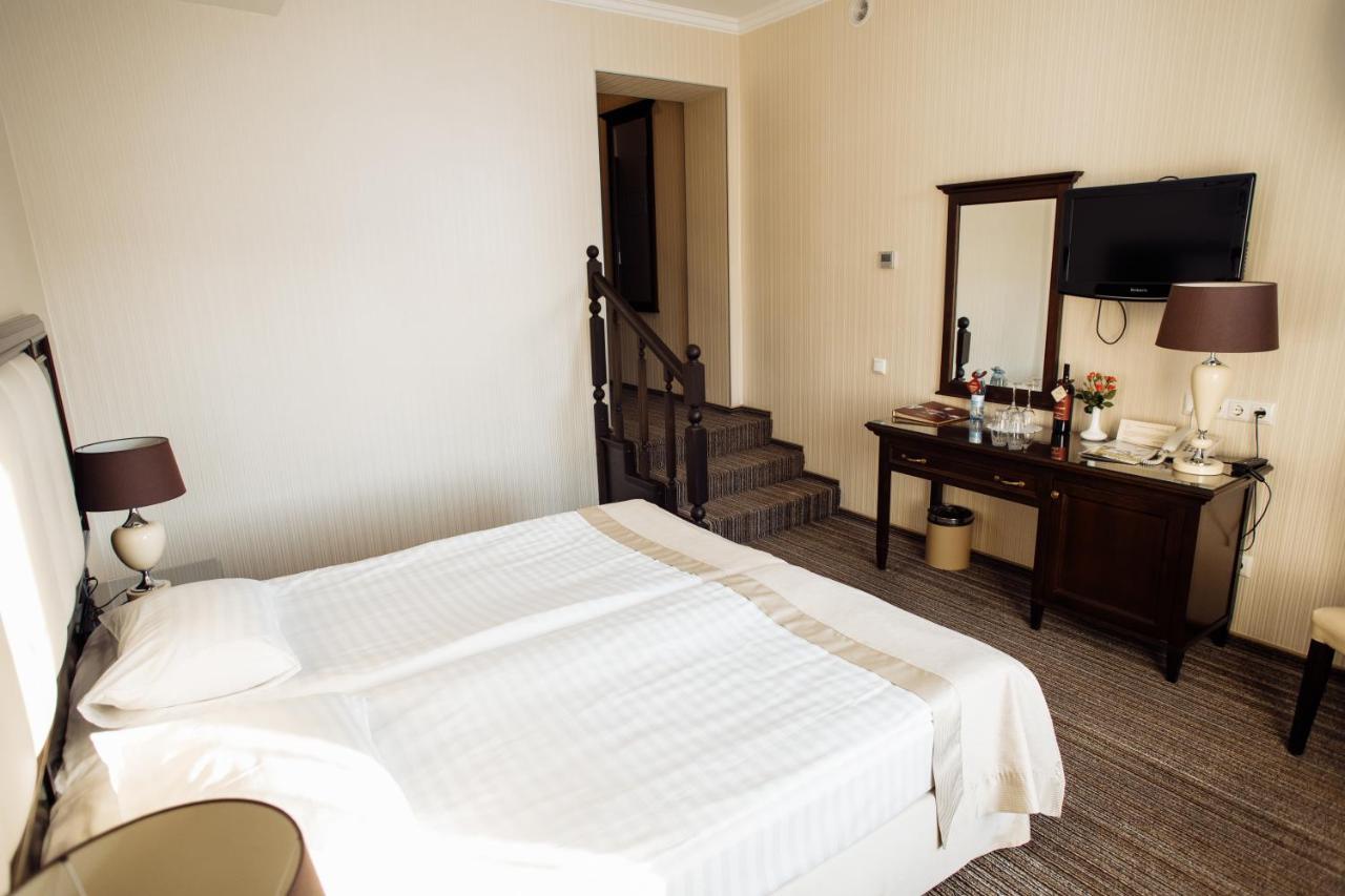 Hotel Optima Collection Jytomyr Extérieur photo